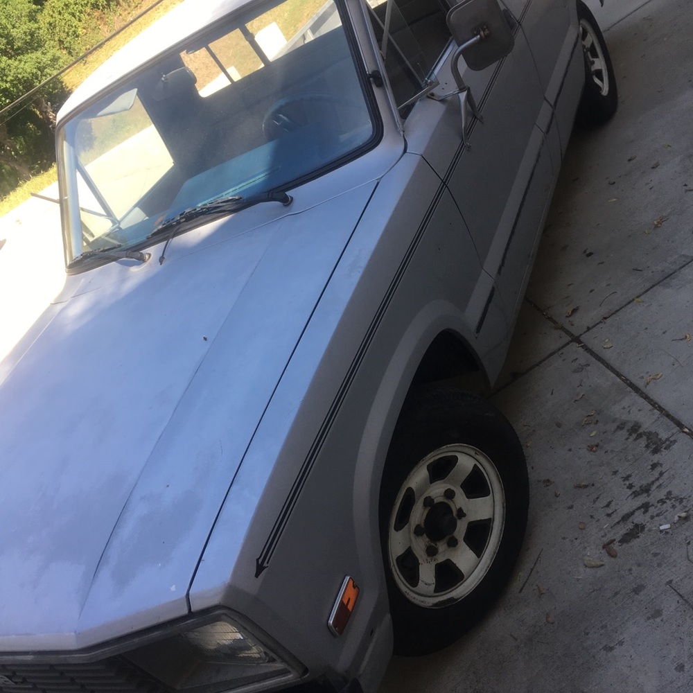 Mazda B2000 - Picture 2 of 8